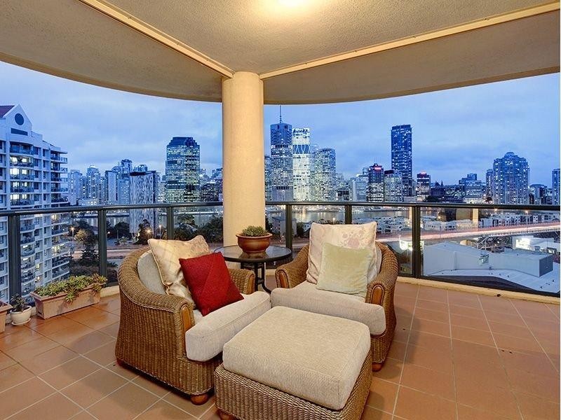 8 Goodwin Street, Kangaroo Point QLD 4169