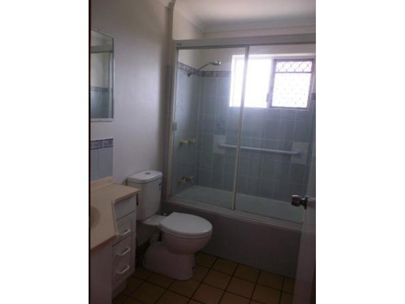 4 Pilot, Urangan QLD 4655
