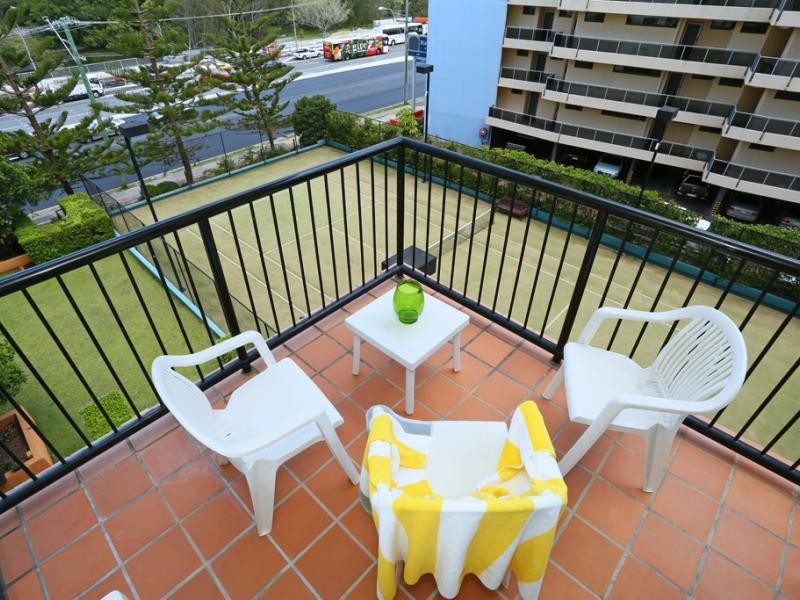 32 Surf Parade, Broadbeach QLD 4218