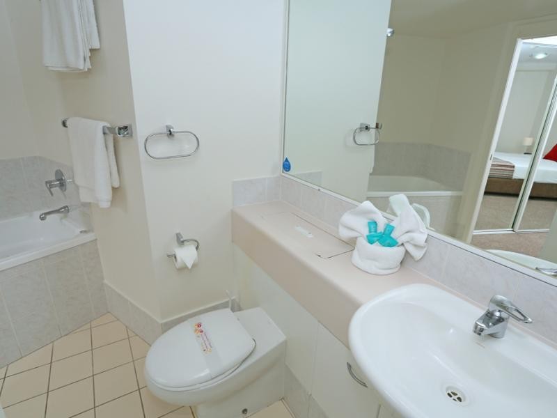 32 Surf Parade, Broadbeach QLD 4218