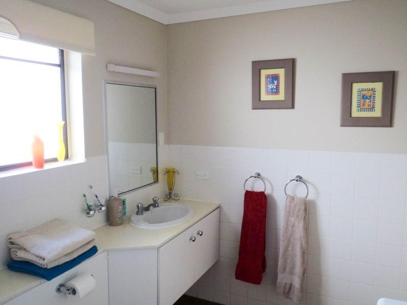 111 Markeri Street, Mermaid Waters QLD 4218