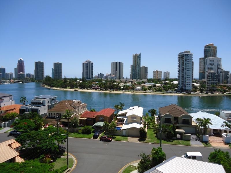 53 Darrambal, Chevron Island QLD 4217