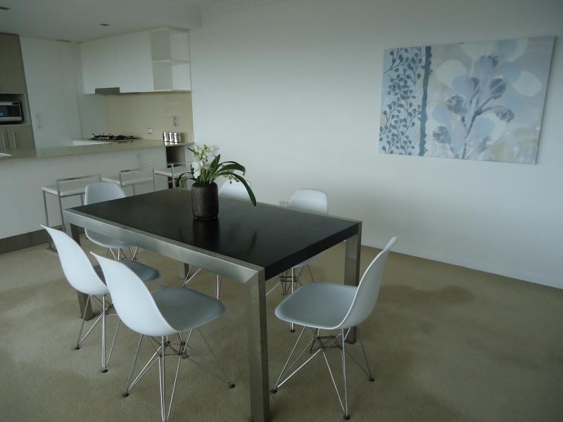 53 Darrambal, Chevron Island QLD 4217