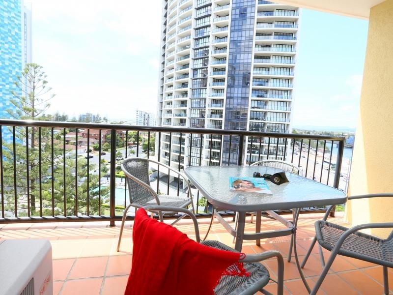 32 Surf Parade, Broadbeach QLD 4218