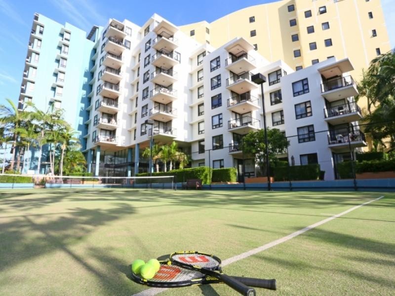 32 Surf Parade, Broadbeach QLD 4218