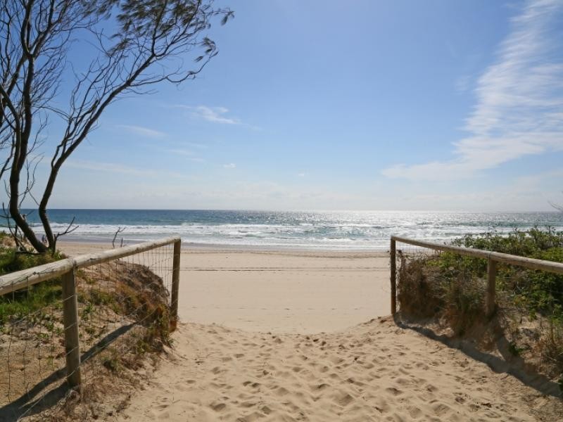 32 Surf Parade, Broadbeach QLD 4218