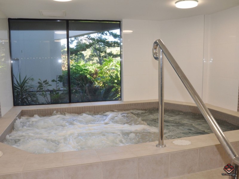 24 Breaker Street, Main Beach QLD 4217