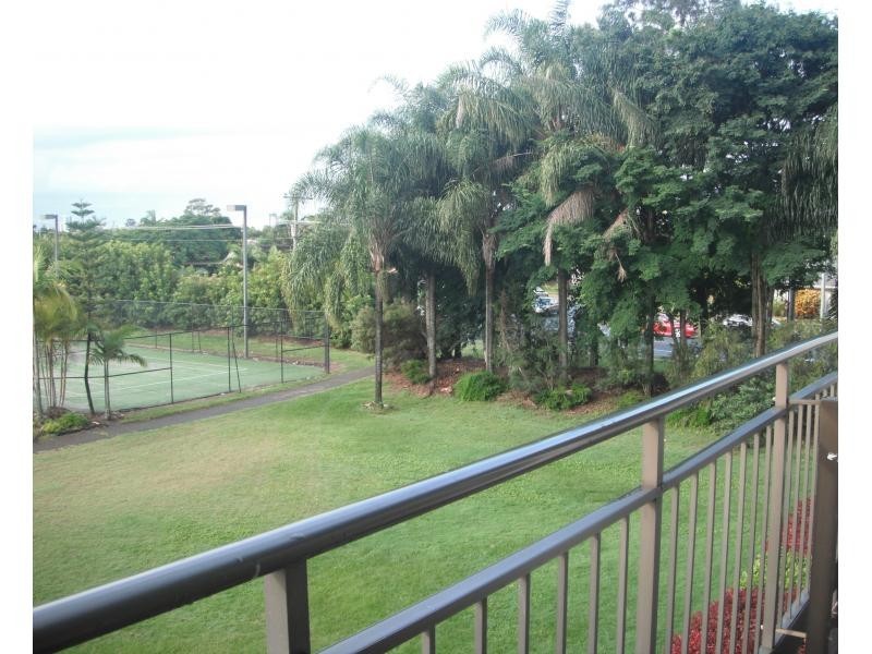 13 FAIRWAY DRIVE, Clear Island Waters QLD 4226