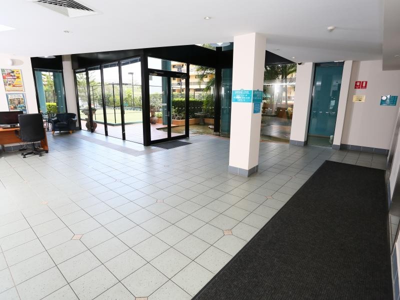 32 Surf Parade, Broadbeach QLD 4218