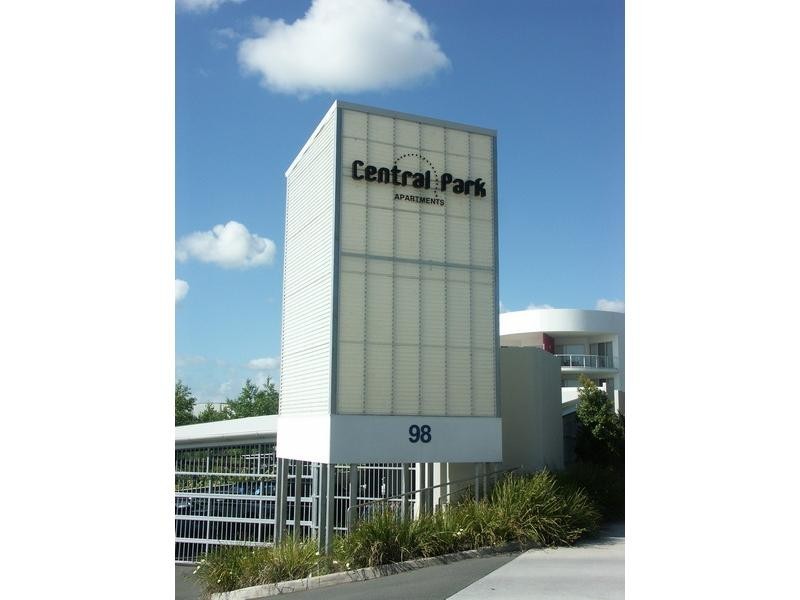 98 University Drive, Varsity Lakes QLD 4227