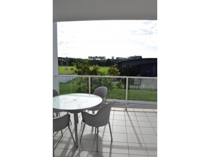 98 University Drive, Varsity Lakes QLD 4227