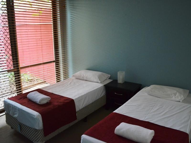 38 Enderley Ave, Surfers Paradise QLD 4217