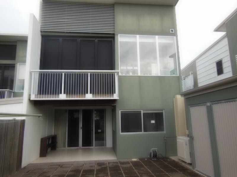 230 Pulgul St, Urangan QLD 4655