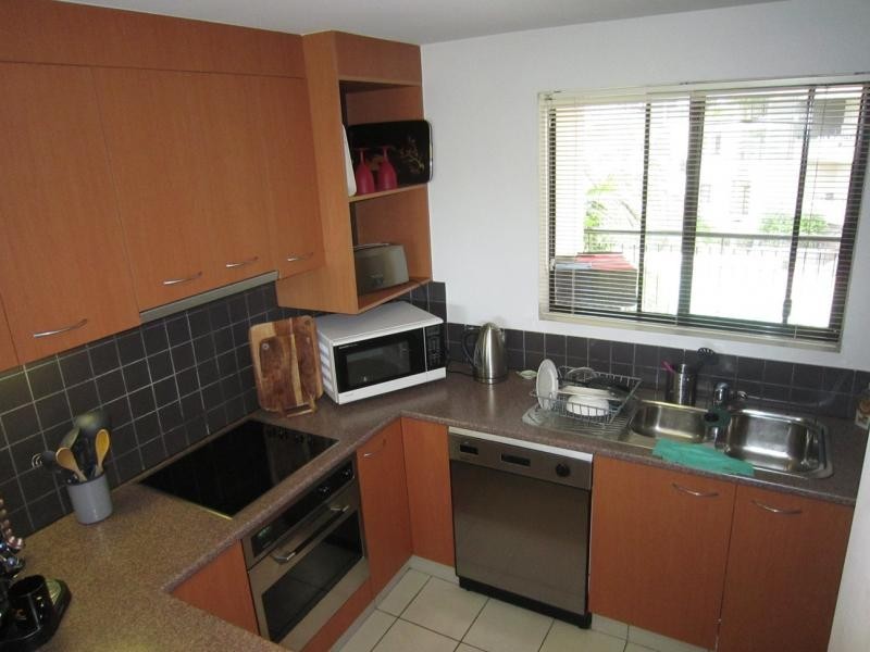 70 Norman Crescent, Norman Park QLD 4170