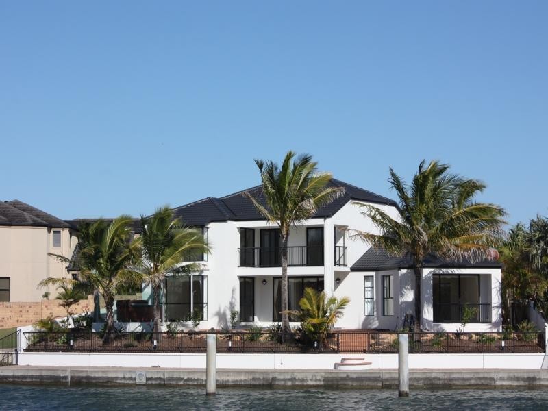 Sovereign Islands QLD 4216