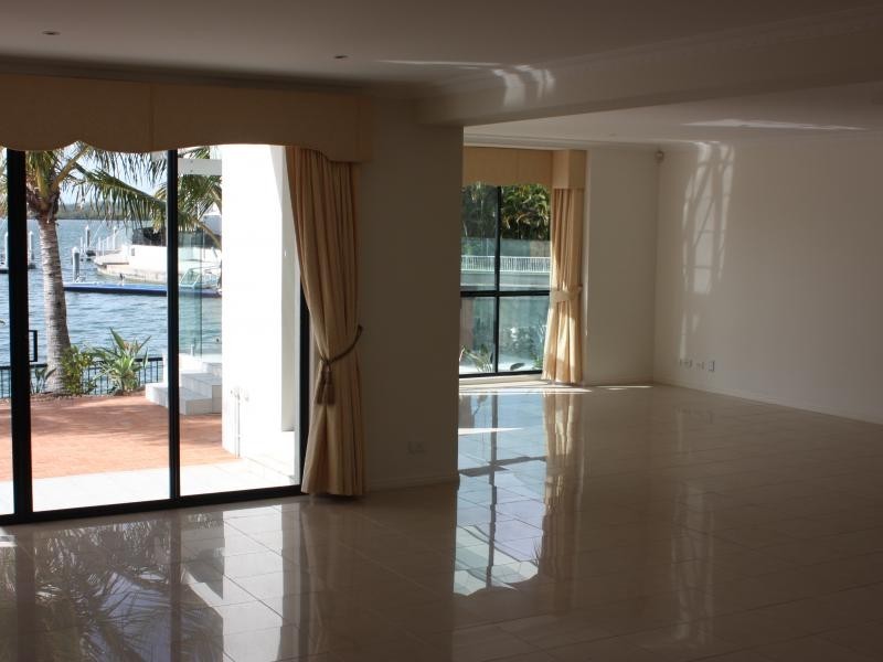 Sovereign Islands QLD 4216