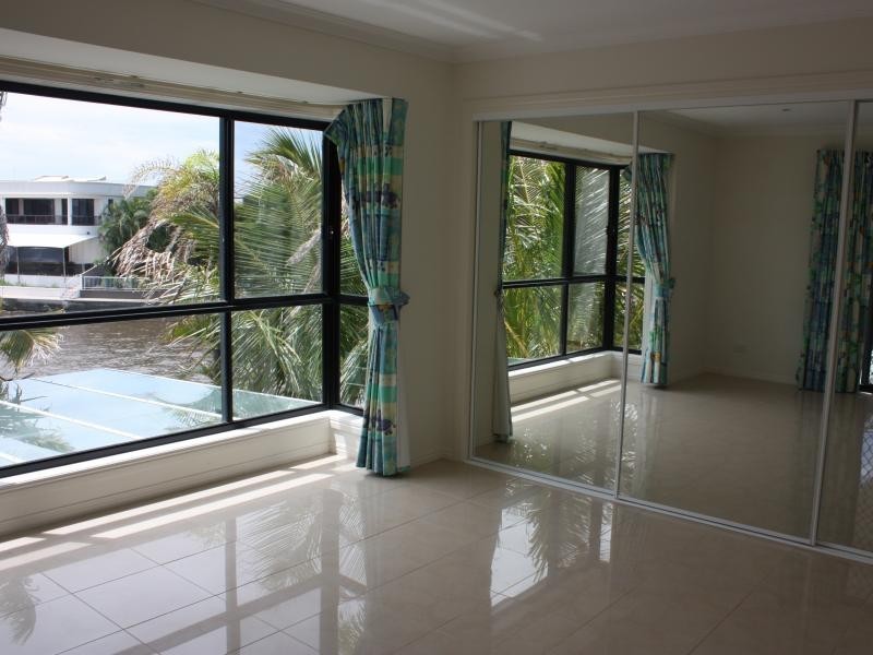 Sovereign Islands QLD 4216