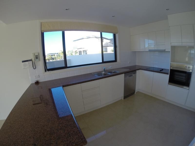 Sovereign Islands QLD 4216