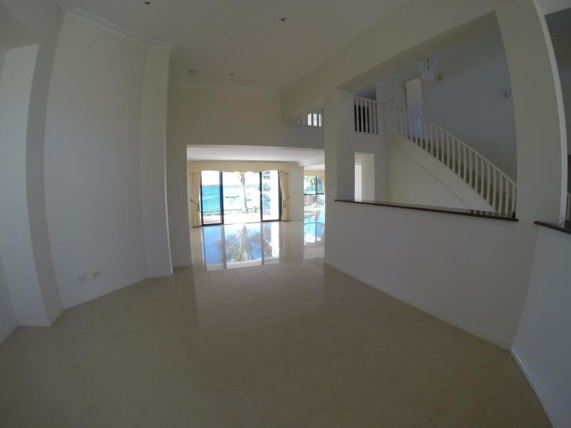 Sovereign Islands QLD 4216