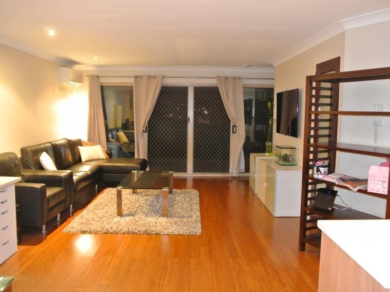 8 Mascar St, Upper Mount Gravatt QLD 4122