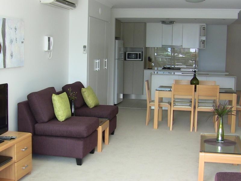 53 Darrambal, Chevron Island QLD 4217