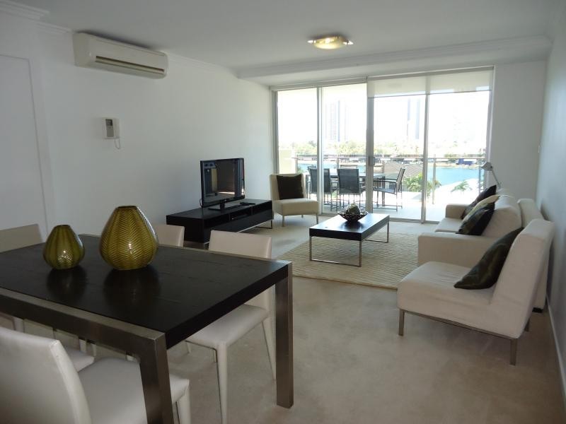 53 Darrambal, Chevron Island QLD 4217