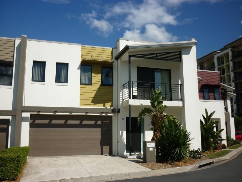 16 Surbiton Court, Carindale QLD 4152