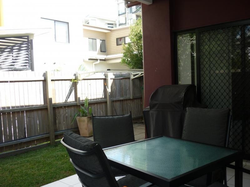 16 Surbiton Court, Carindale QLD 4152