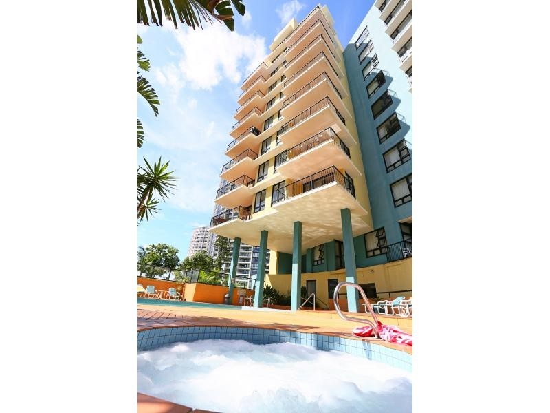 32 Surf Parade, Broadbeach QLD 4218