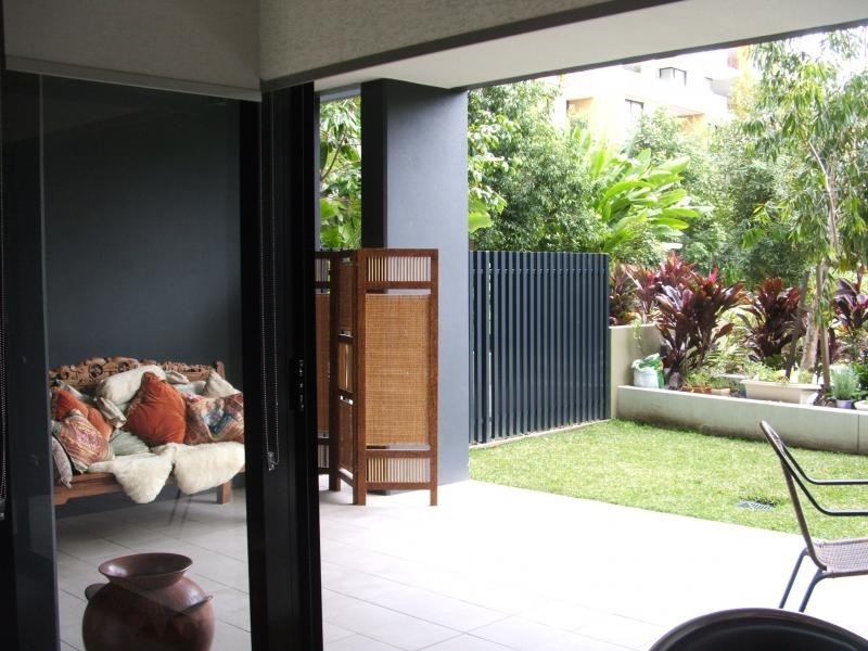 10 Pidgeon Close, West End QLD 4101