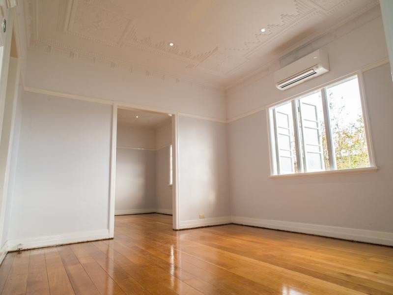 43 Holland Rd, Holland Park QLD 4121