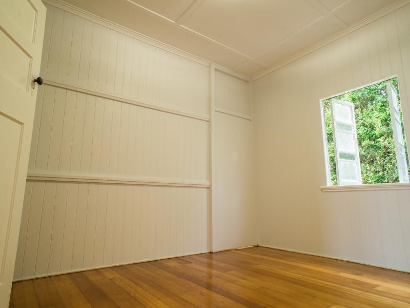 43 Holland Rd, Holland Park QLD 4121