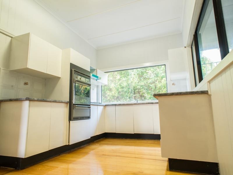 43 Holland Rd, Holland Park QLD 4121