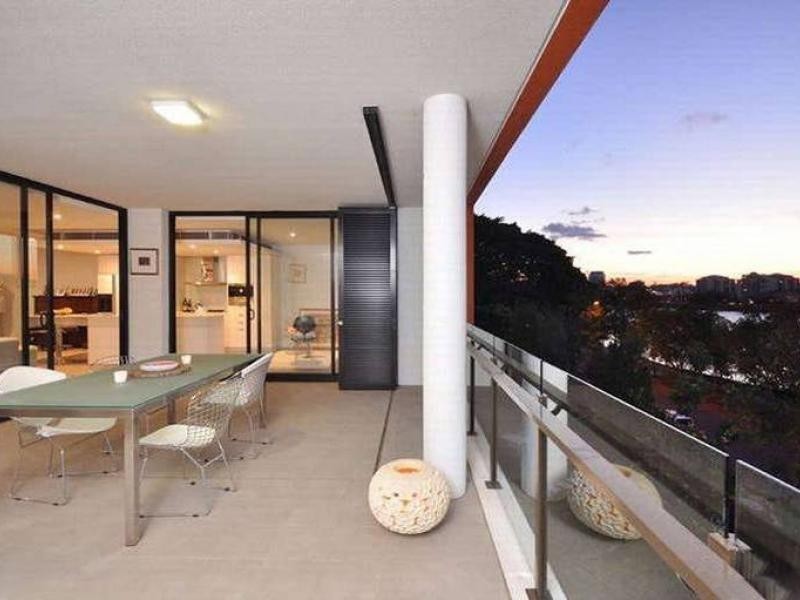 10 Pidgeon Close, West End QLD 4101