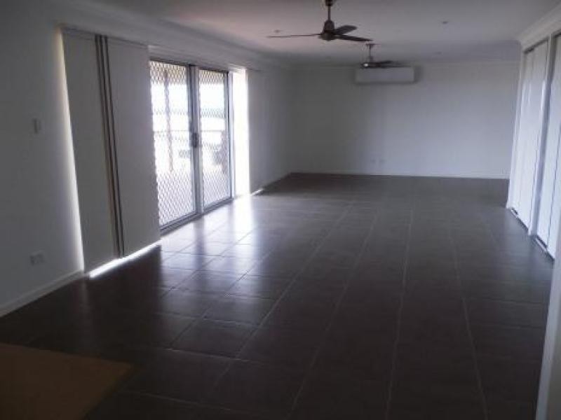 39 Sandy View Drive, Nikenbah QLD 4655