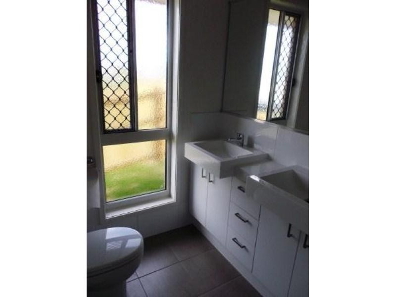 39 Sandy View Drive, Nikenbah QLD 4655