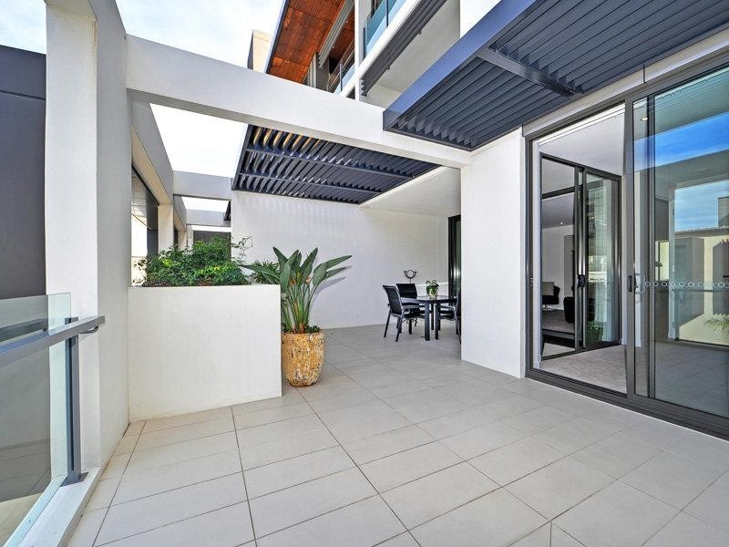 4203 Sunset Avenue, Paradise Point QLD 4216