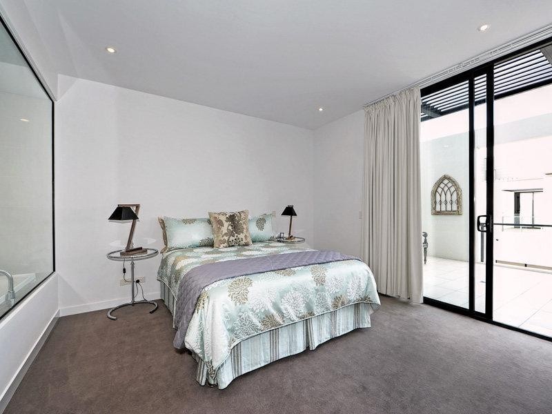 4203 Sunset Avenue, Paradise Point QLD 4216
