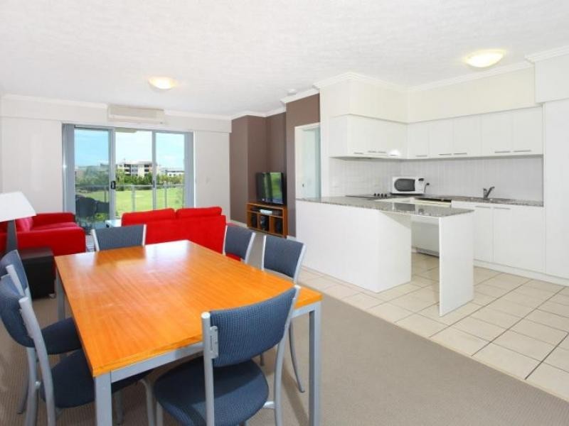 98 University Drive, Varsity Lakes QLD 4227