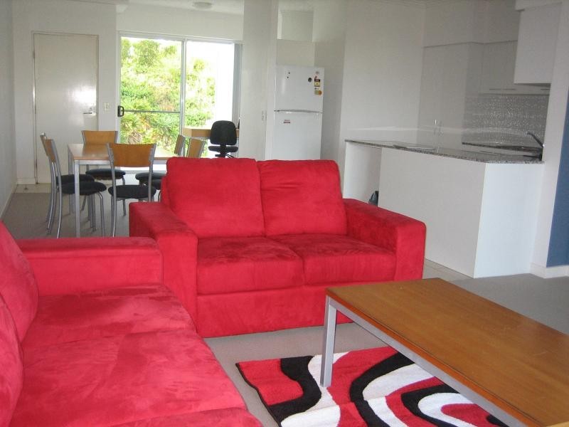 98 University Drive, Varsity Lakes QLD 4227