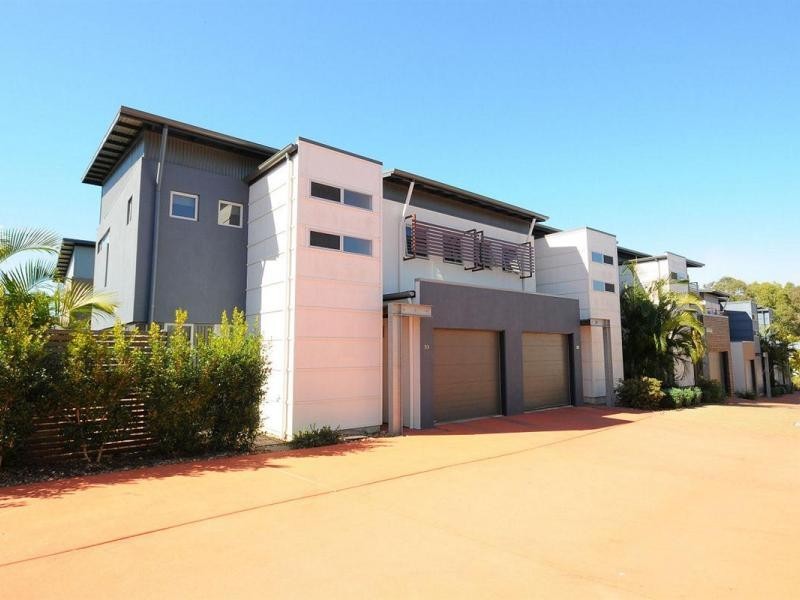 80 Moolyyir Steet, Urangan QLD 4655