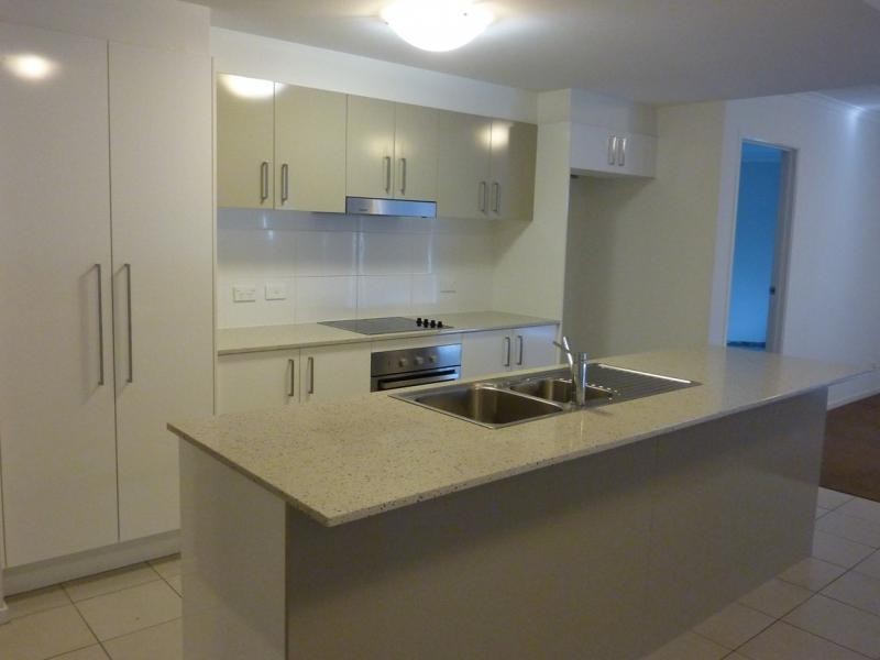 28 CASTELLO CIRCUIT, Varsity Lakes QLD 4227