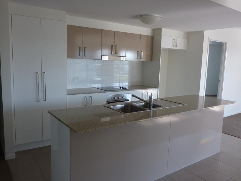 28 CASTELLO CIRCUIT, Varsity Lakes QLD 4227