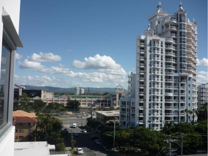 19 Mermaid Avenue, Broadbeach QLD 4218