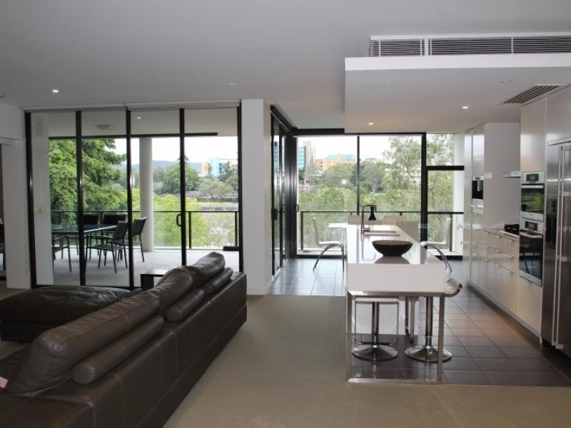 10 Pidgeon Close, West End QLD 4101