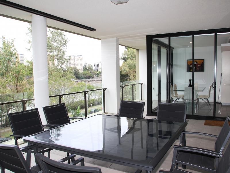 10 Pidgeon Close, West End QLD 4101