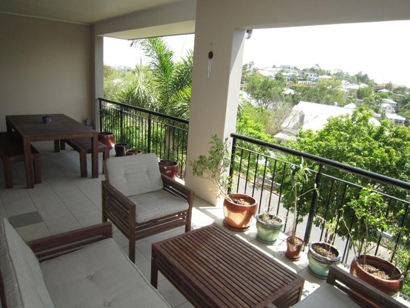 70 Norman Crescent, Norman Park QLD 4170