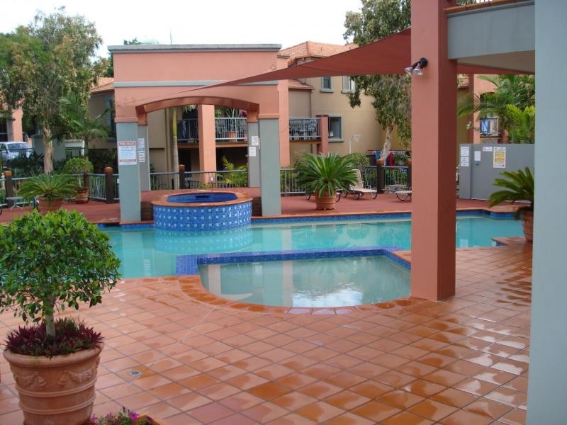 20 Fairway Drive, Clear Island Waters QLD 4226