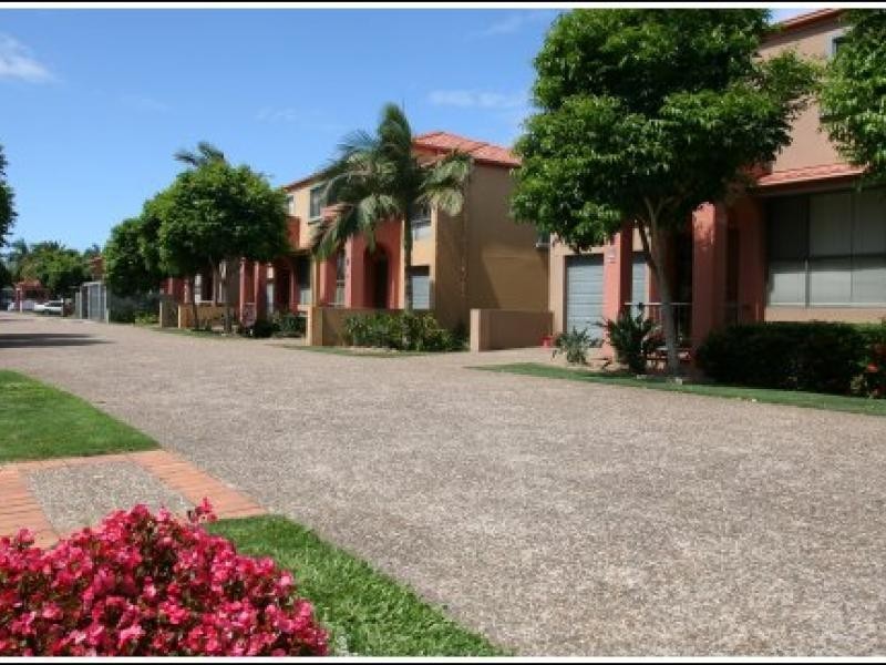 20 Fairway Drive, Clear Island Waters QLD 4226