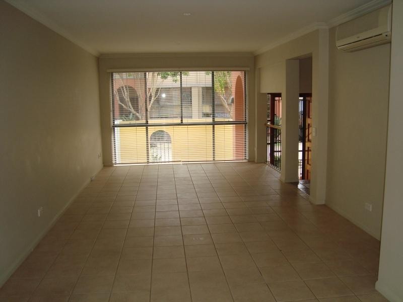 20 Fairway Drive, Clear Island Waters QLD 4226